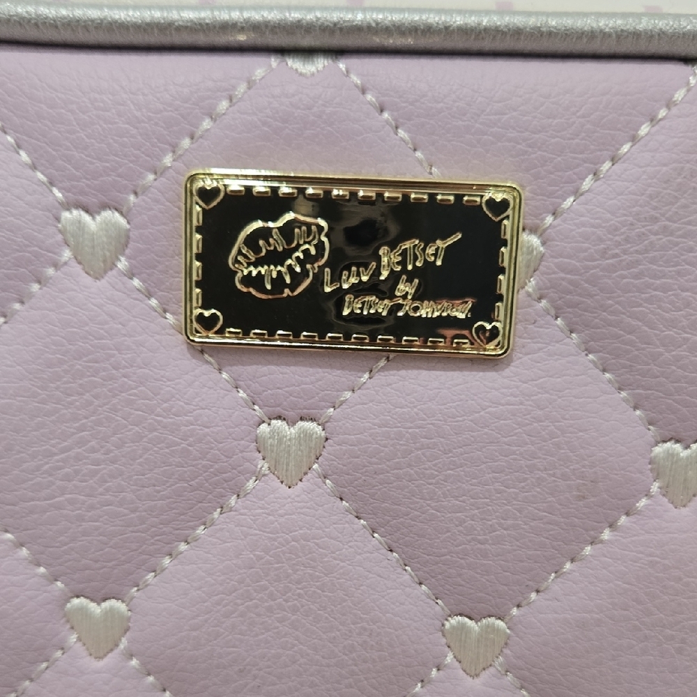 Betsey Johnson Lilac Quilted Crossbody Bag with Gold & Polyurethane Chain. - Picture 5 of 11